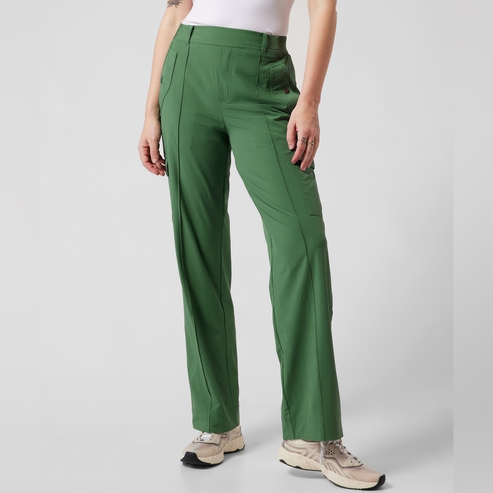 Athleta Vienna Cargo Pants in Vineyard Green Size 6